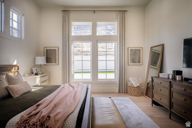 1565 N Overolook Ct, Farmington, UT 84025 - bedroom with light wood-type flooring