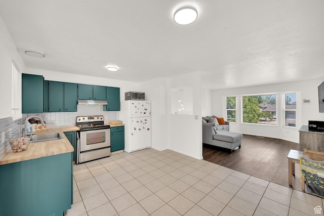 4242 S 6530 W, West Valley City, UT 84128 - kitchen with stainless steel appliances, a sink, backsplash, open floor plan, and green cabinets