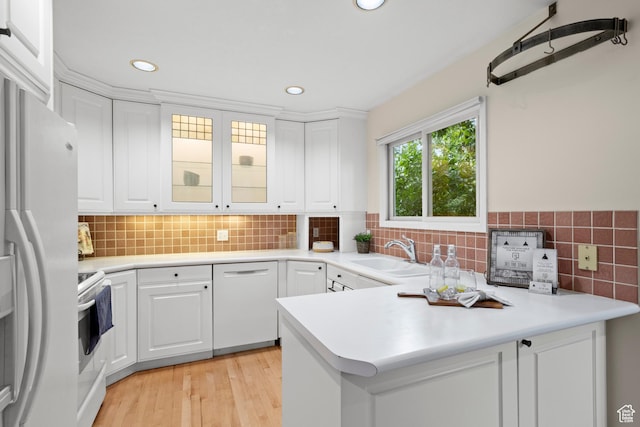 kitchen featuring a sink, white appliances, white cabinetry, and recessed lighting