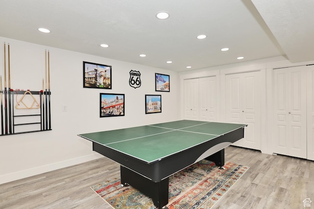 rec room with light wood-style floors, recessed lighting, and baseboards