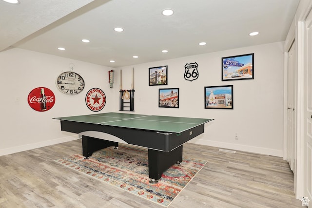 recreation room featuring light wood-type flooring, recessed lighting, and baseboards