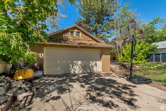 215 E 2nd Ave S, Salt Lake City, UT 84103 - garage featuring driveway