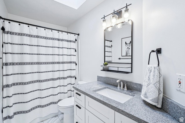 full bath with toilet, a skylight, vanity, and a shower with shower curtain