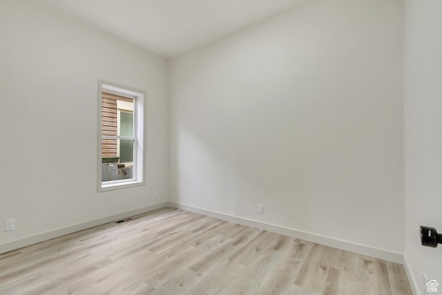 915 W 300 S, Salt Lake City, UT 84104 - empty room featuring light wood finished floors and baseboards