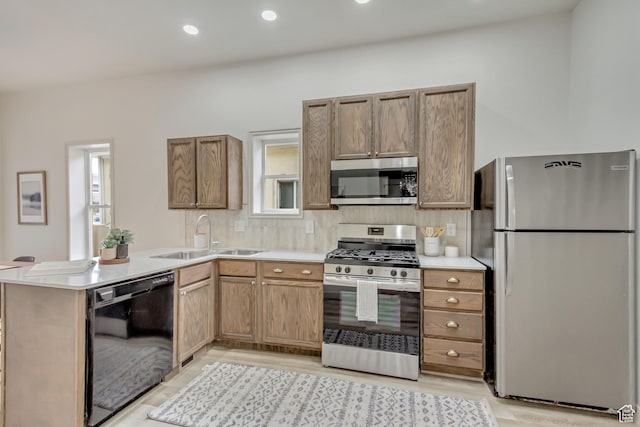 915 W 300 S, Salt Lake City, UT 84104 - kitchen with stainless steel appliances, a sink, light wood finished floors, tasteful backsplash, and light countertops