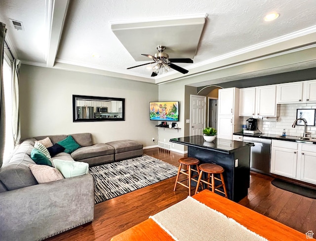 living area featuring dark wood-type flooring, a ceiling fan, crown molding, recessed lighting, and baseboards