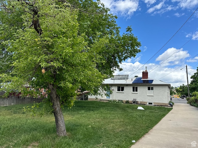 view of green lawn
