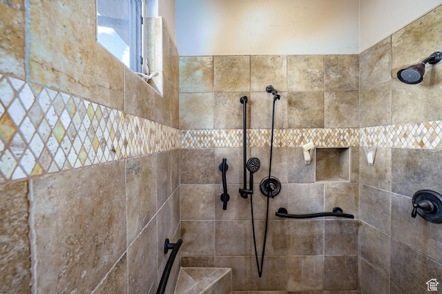 373 W Meridian Dr, Ivins, UT 84738 - full bathroom featuring a tile shower