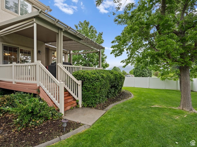 view of yard featuring a pergola