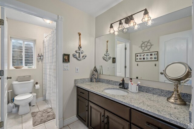 full bathroom featuring tile patterned flooring, toilet, vanity, baseboards, and curtained shower