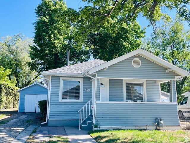 936 E Atkin Ave, Salt Lake City, UT 84106 - bungalow featuring a porch and a shingled roof