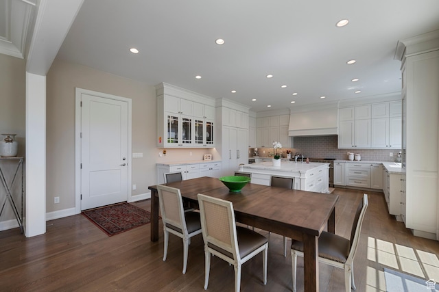 dining room featuring dark wood-style flooring, recessed lighting, and baseboards