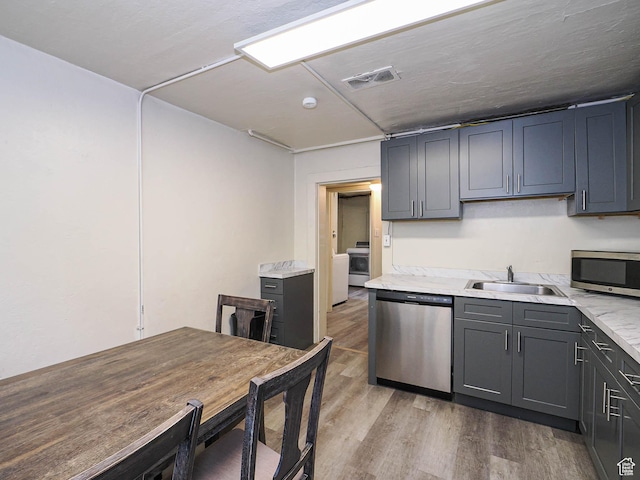 466 N 200 E, Provo, UT 84606 - kitchen featuring appliances with stainless steel finishes, a sink, light wood-type flooring, and gray cabinets