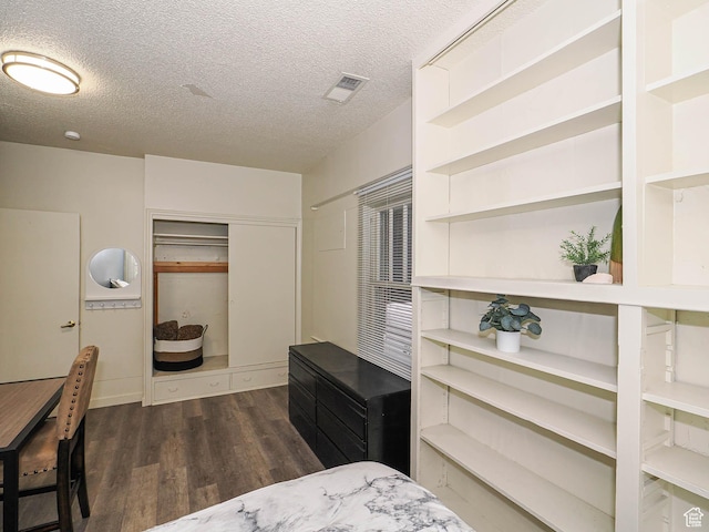 466 N 200 E, Provo, UT 84606 - bedroom featuring wood finished floors, a textured ceiling, and a closet