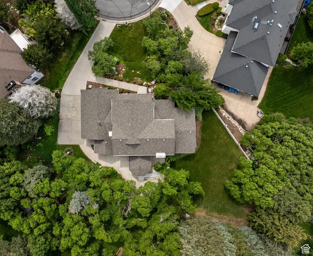 aerial view of property and surrounding area