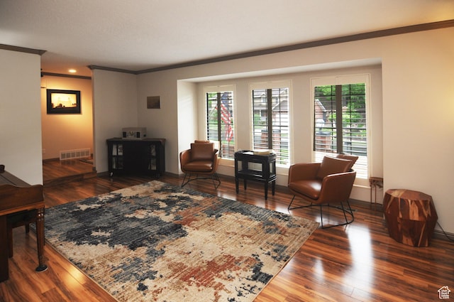 living room featuring ornamental molding, wood finished floors, baseboards, and recessed lighting