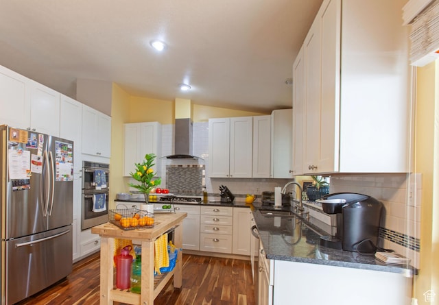 841 W 1235 S, Payson, UT 84651 - kitchen with stainless steel appliances, a sink, wall chimney range hood, vaulted ceiling, and tasteful backsplash