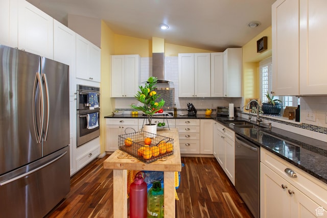841 W 1235 S, Payson, UT 84651 - kitchen featuring appliances with stainless steel finishes, vaulted ceiling, a sink, dark wood-type flooring, and backsplash