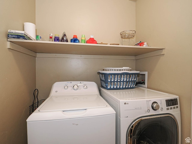 3263 W Blue Moon Ln, South Jordan, UT 84095 - laundry area with washing machine and clothes dryer