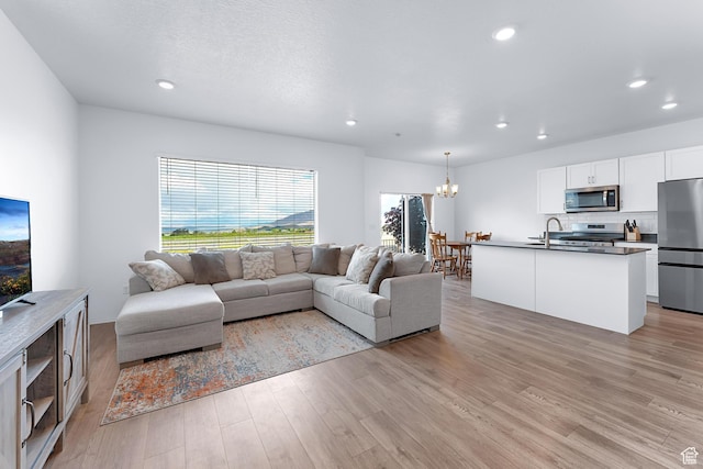 876 S Brubaker Way, Santaquin, UT 84655 - living area with a chandelier, light wood-type flooring, and recessed lighting