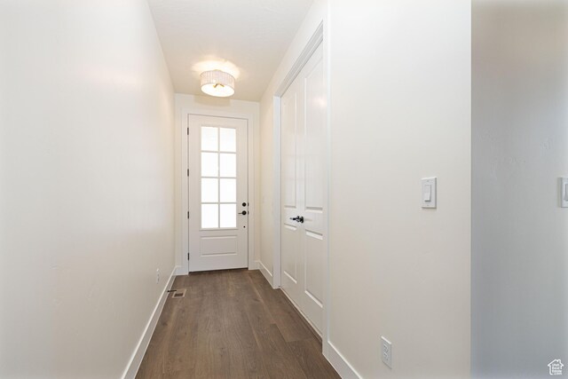 1262 N 3625 W Cir W, Cedar City, UT 84721 - entryway featuring dark wood-style flooring and baseboards