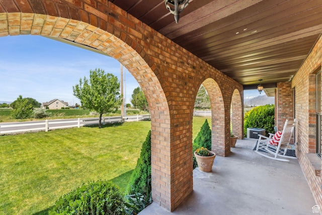 view of patio / terrace with covered porch