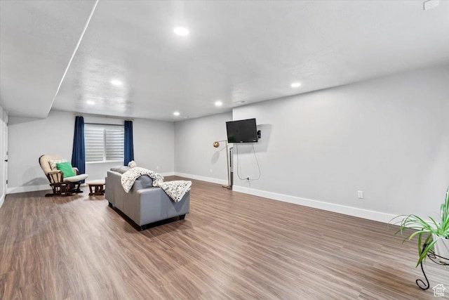 living room with baseboards, wood finished floors, and recessed lighting