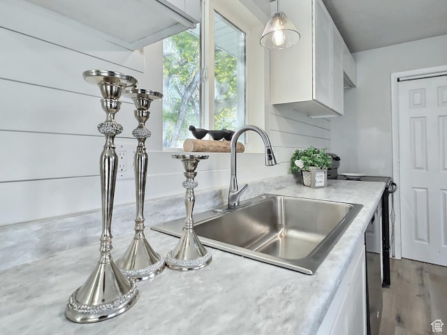 521 N 2400 W, Vernal, UT 84078 - kitchen featuring a sink, white cabinets, light countertops, wood finished floors, and pendant lighting