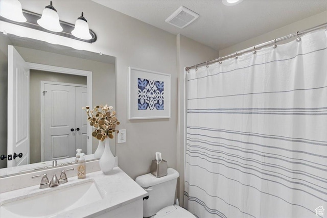 full bathroom with toilet, vanity, and a shower with curtain