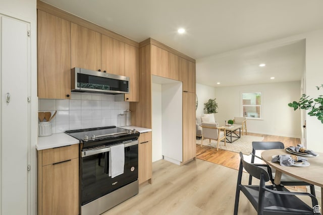 3671 Eccles Ave, Ogden, UT 84403 - kitchen with stainless steel appliances, light countertops, tasteful backsplash, light wood-style flooring, and recessed lighting