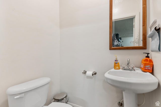 881 W Smithsonian Way, Apple Valley, UT 84737 - bathroom featuring toilet and a sink