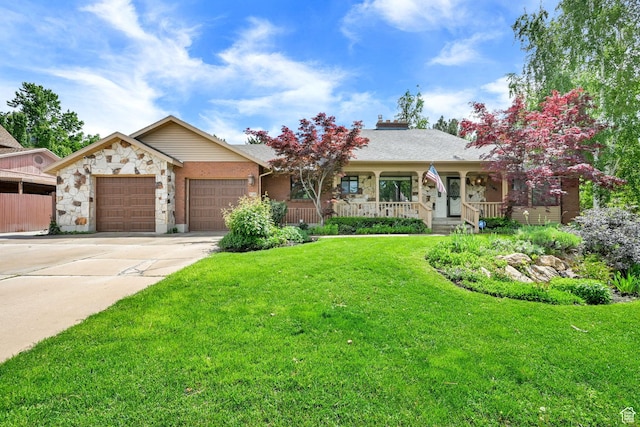 3348 E Stonehill Ln, Cottonwood Heights, UT 84121 - single story home featuring a front yard, driveway, an attached garage, and a porch