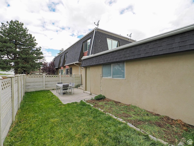 view of yard with a patio area