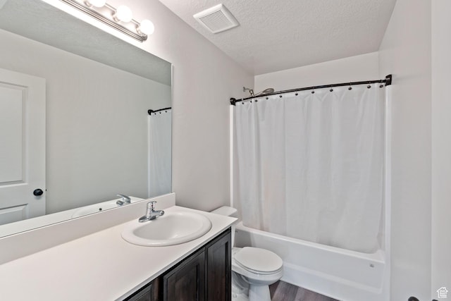715 N 2560 E, Spanish Fork, UT 84660 - bathroom with a textured ceiling, toilet, shower / bath combo, vanity, and wood finished floors