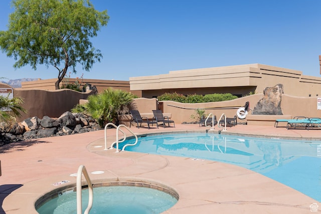 2090 N Tuweap Dr Unit 15, St George, UT 84770 - community pool featuring a patio, fence, and a hot tub