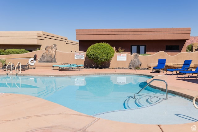 2090 N Tuweap Dr Unit 15, St George, UT 84770 - community pool with a patio and fence