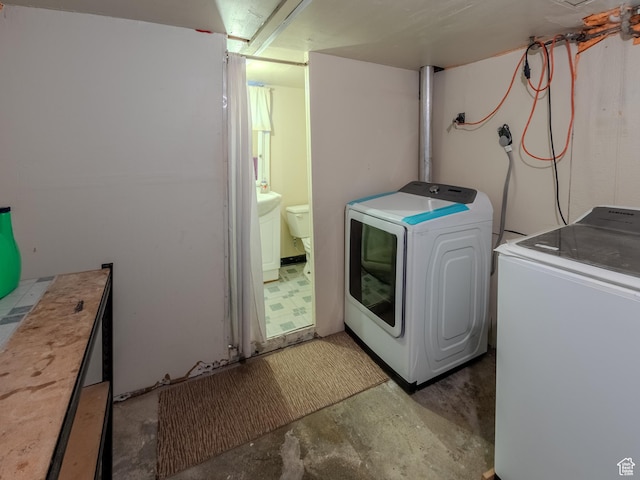 657 N Rambler Dr N, Salt Lake City, UT 84116 - clothes washing area featuring washer and dryer