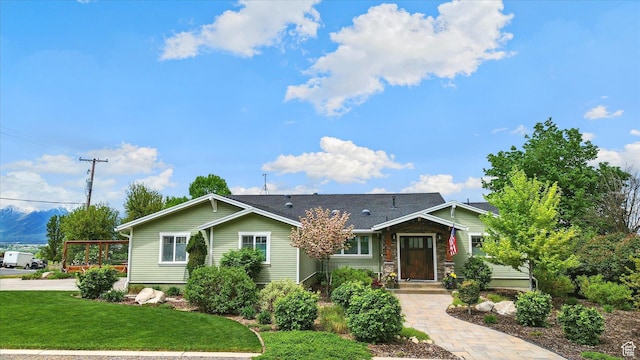 view of front of house with a front lawn