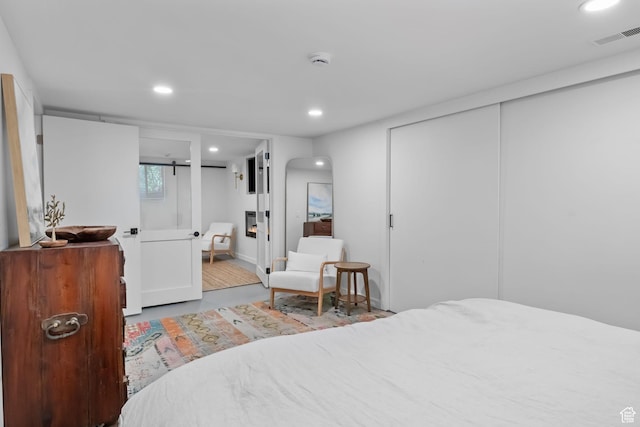 bedroom featuring recessed lighting, a closet, and connected bathroom