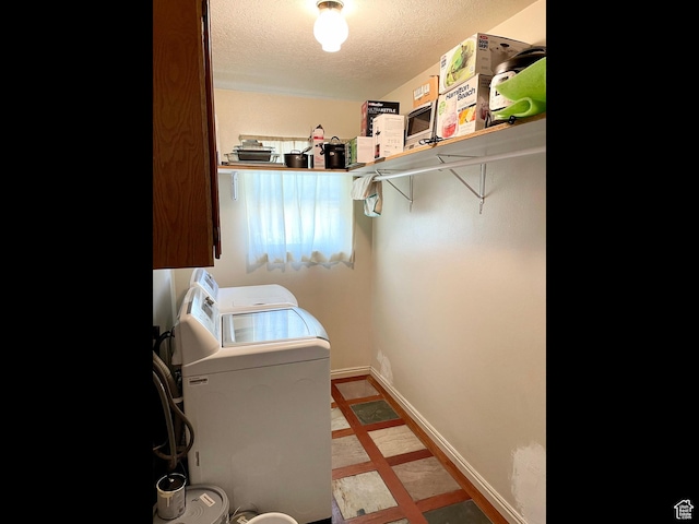 595 N 1200th St E, Lehi, UT 84043 - laundry area with washing machine and dryer, a textured ceiling, and baseboards