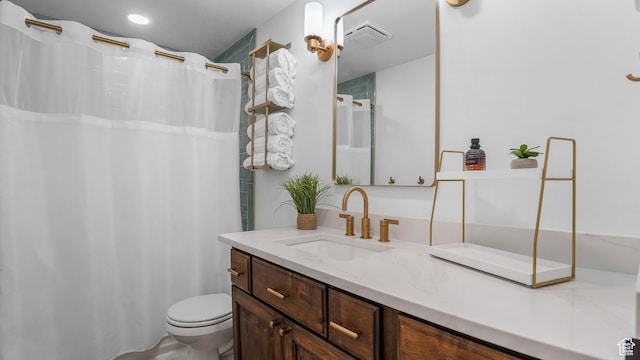 bathroom featuring vanity, toilet, a shower with curtain, and recessed lighting