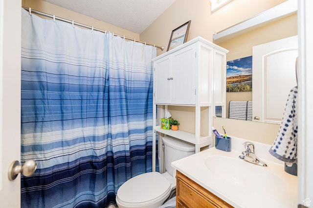 full bathroom with toilet, vanity, a textured ceiling, and a shower with curtain
