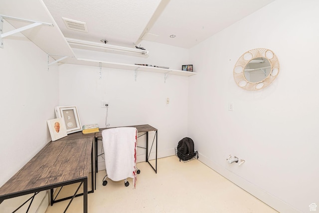 washroom featuring baseboards