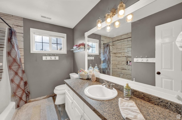 13856 S Cromwell Ln E, Draper, UT 84020 - bathroom with curtained shower, toilet, vanity, and baseboards