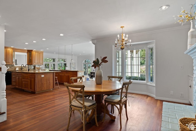dining room with dark wood-style flooring, a chandelier, recessed lighting, baseboards, and crown molding