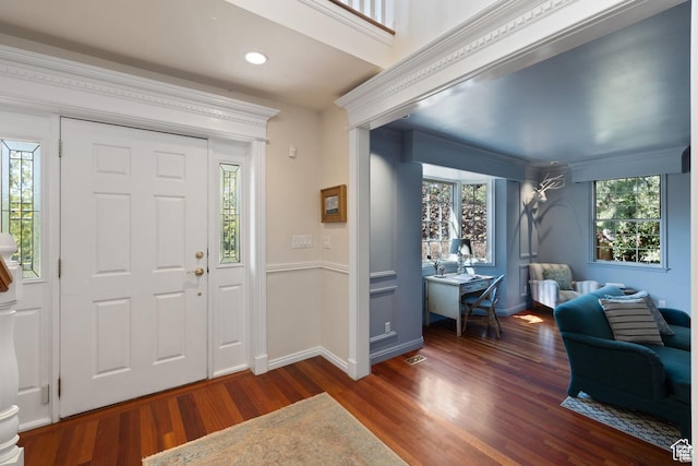 entrance foyer featuring wood finished floors, plenty of natural light, baseboards, and recessed lighting