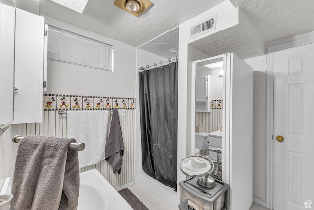 492 W Highland Dr, Riverdale, UT 84405 - full bathroom featuring a shower with curtain, a textured ceiling, tile patterned floors, and baseboards