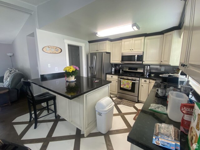 250 W 100 S, Duchesne, UT 84021 - kitchen with appliances with stainless steel finishes, dark countertops, and a breakfast bar area