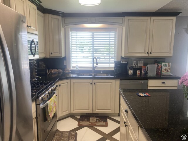 250 W 100 S, Duchesne, UT 84021 - kitchen featuring stainless steel appliances, a sink, and dark stone countertops