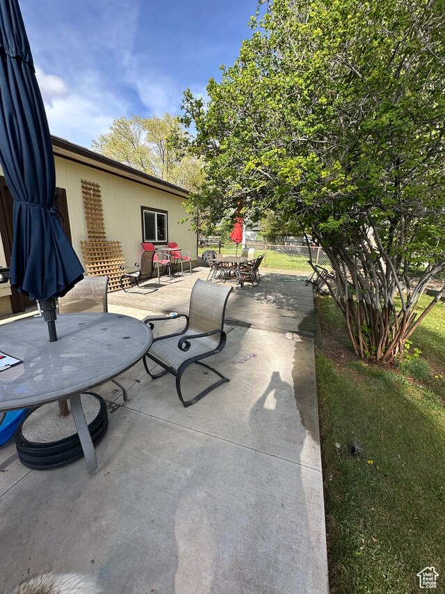 250 W 100 S, Duchesne, UT 84021 - view of patio with outdoor dining area